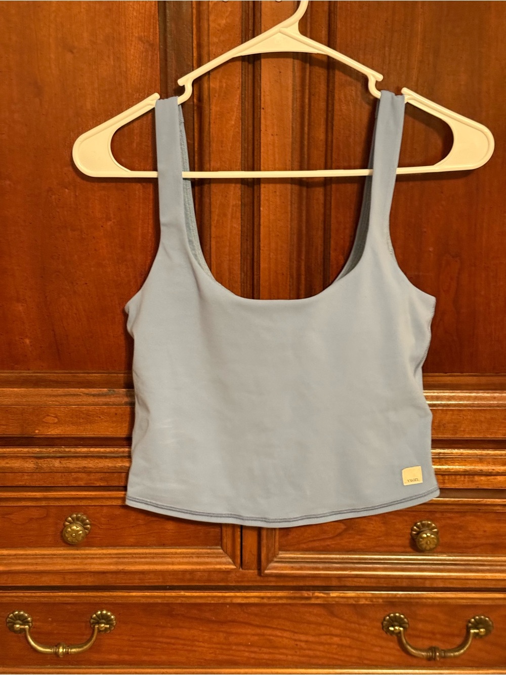 Vuori small sports bra with built in bra/removable pads.